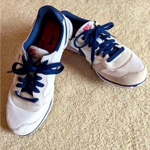 Used Nikes in awesome condition. Worn a couple of times. No sign of wear